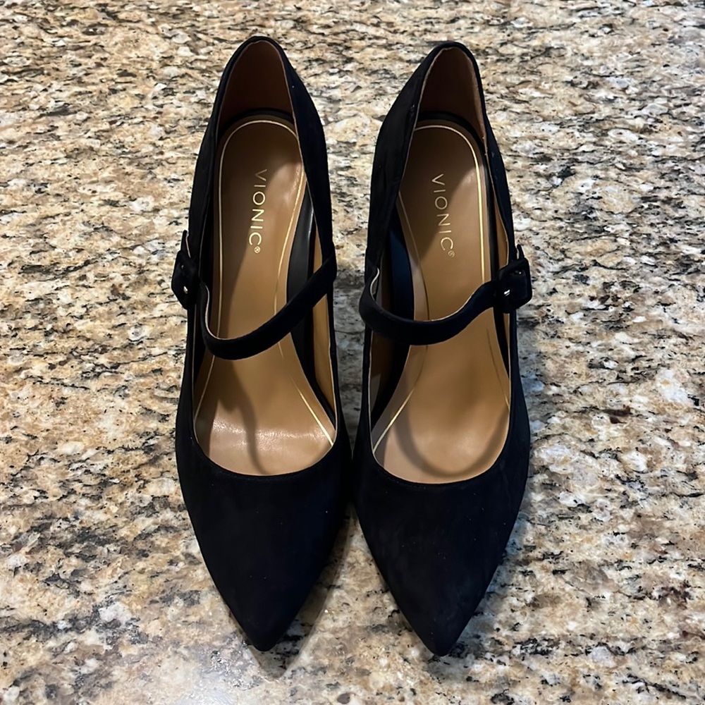 Vionic Black Suede Pointed Toe Mary Jane Heels